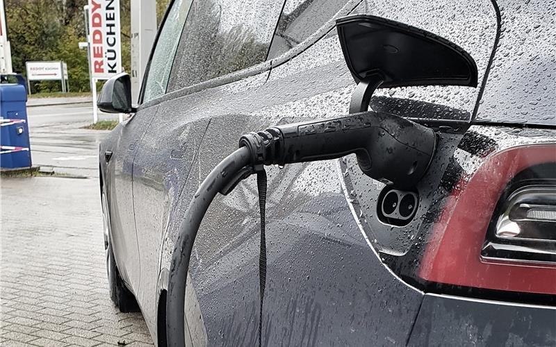 Bis 2030 kalkuliert der Landkreis mit 100000 E-Autos. GB-Foto: gb