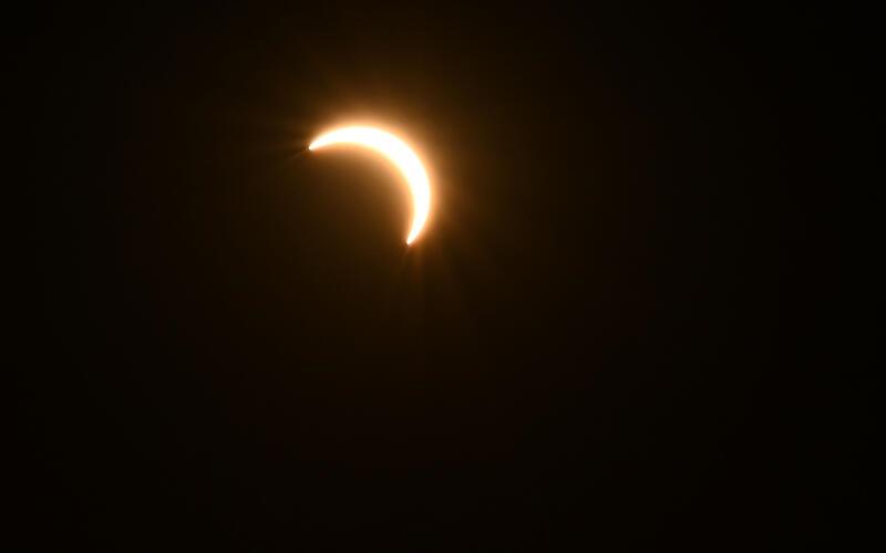 Bis zu 90 Grad betrug der Verdunkelungsgrad der Sonnenfinsternis. GB-Fotos: Holom
