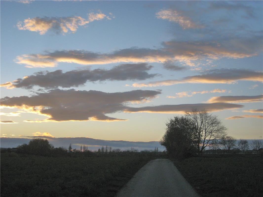 Bizarre Wolkengebilde ziehen Richtung Ammertal... Von Frank Winter aus Nebringen...