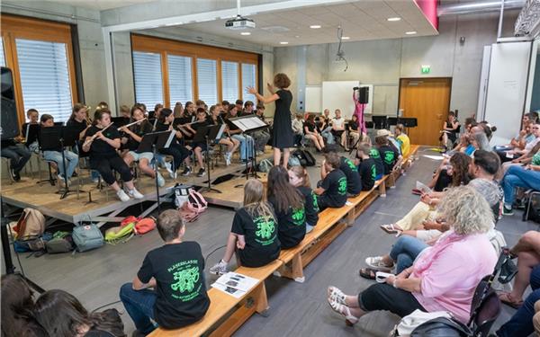 Bläserklassenkonzert in der Mensa Markweg: Einfach nur „supercalifragilisticexpialigetisch“.GB-Foto: Vecsey