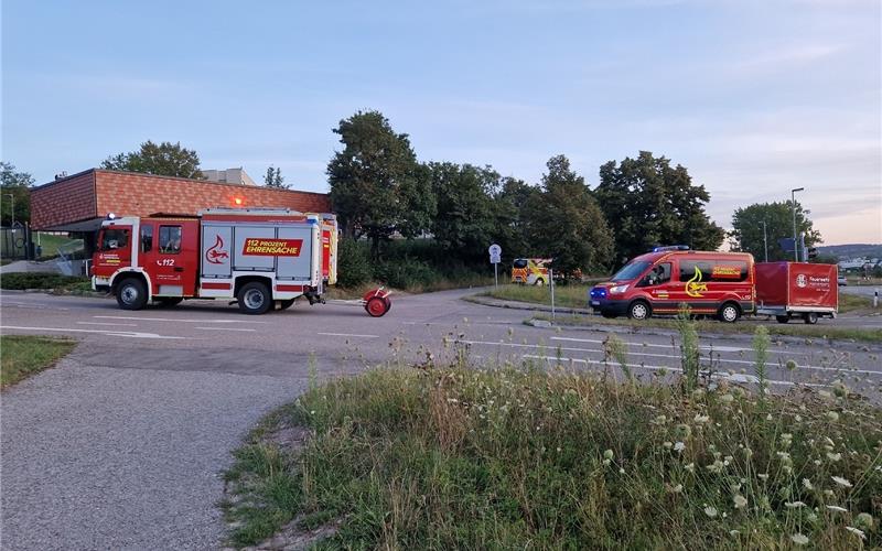 Blaulicht-Einsatzkräfte unter sich: Die Feuerwehr musste am Mittwoch zur Polizeihochschule ausrücken. GB-Foto: SDMG/Schulz