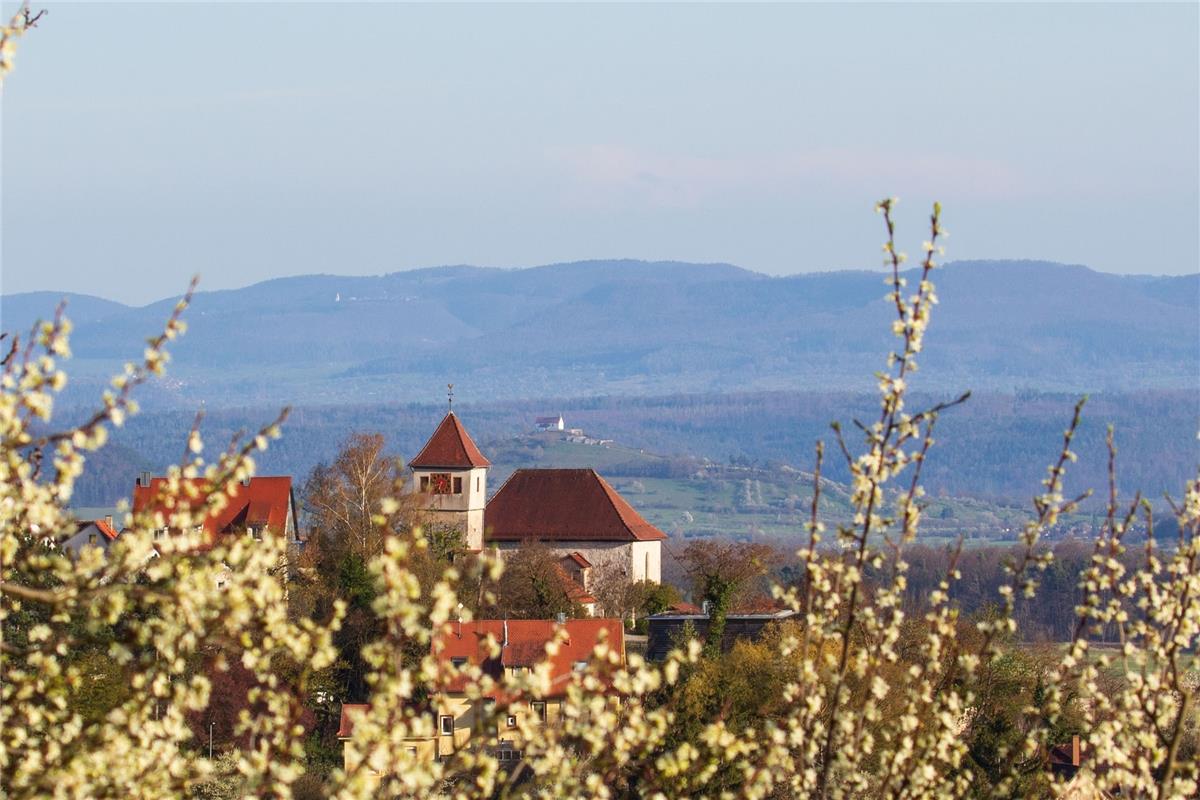 Blick auf Mönchberg, im Hintergrund die Wurmlinger Kapelle, eingereicht von Gabi...