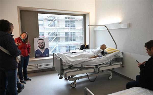Blick in ein Patienten-Doppelzimmer im dritten Obergeschoss des künftigen Flugfeldklinikums. GB-Foto: Reichert