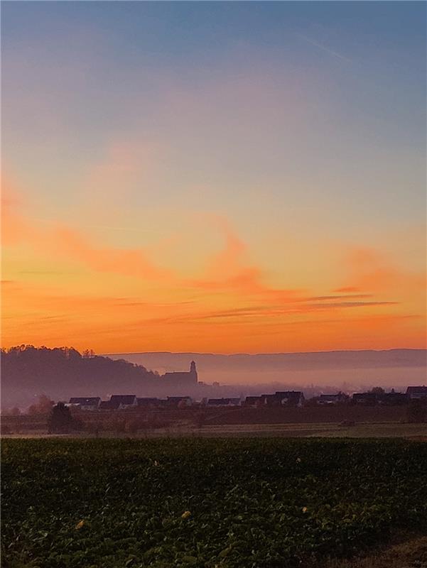 Blick von Affstätt auf Herrenberg bei Sonnenaufgang, eingereicht von Eva Althoff...