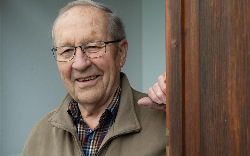 Blickt gesund, fröhlich und entspannt auf seinen 90. Geburtstag: Karl Mast aus Öschelbronn. GB-Foto: Schmidt