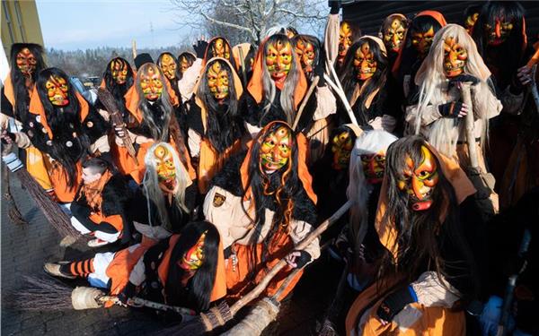 Bommerles-Hexa läuten die Fasnet ein