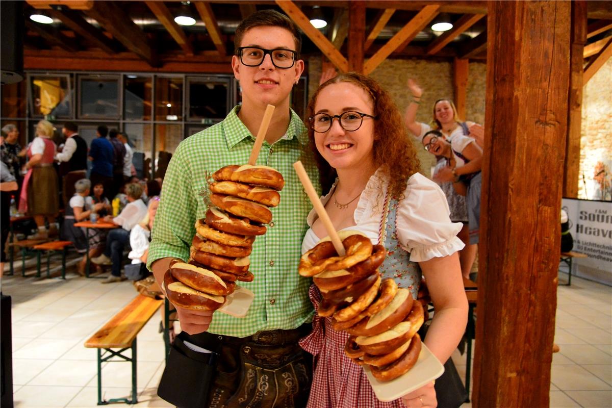 Bondorf Zehntscheuer Dirndl trifft Lederhose, Musikverein / Foto: Holom