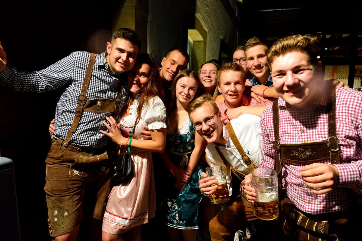 Bondorf Zehntscheuer Dirndl trifft Lederhose, Musikverein / Foto: Holom