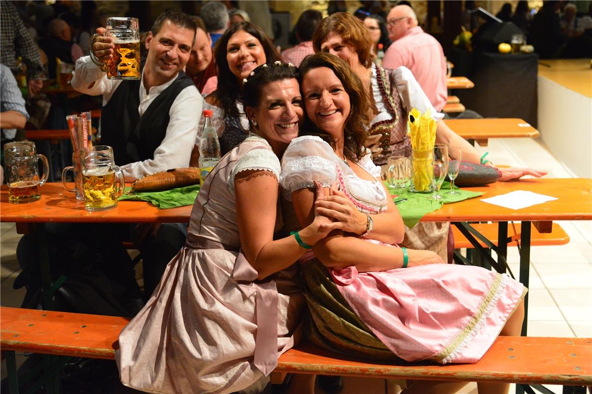 Bondorf Zehntscheuer Dirndl trifft Lederhose, Musikverein / Foto: Holom