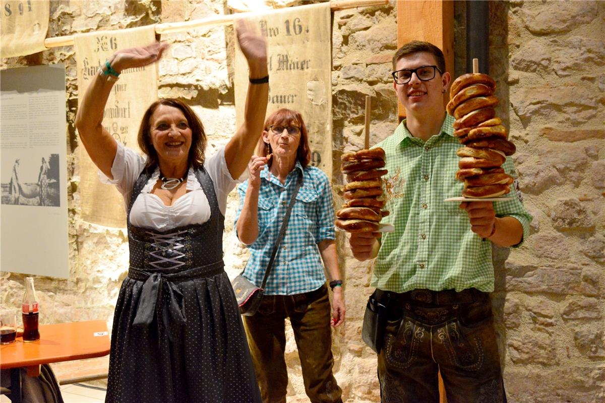 Bondorf Zehntscheuer Dirndl trifft Lederhose, Musikverein / Foto: Holom