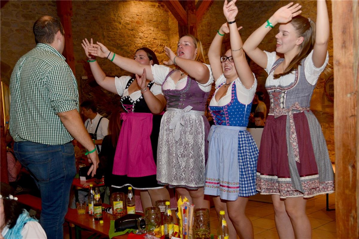 Bondorf Zehntscheuer Dirndl trifft Lederhose, Musikverein / Foto: Holom