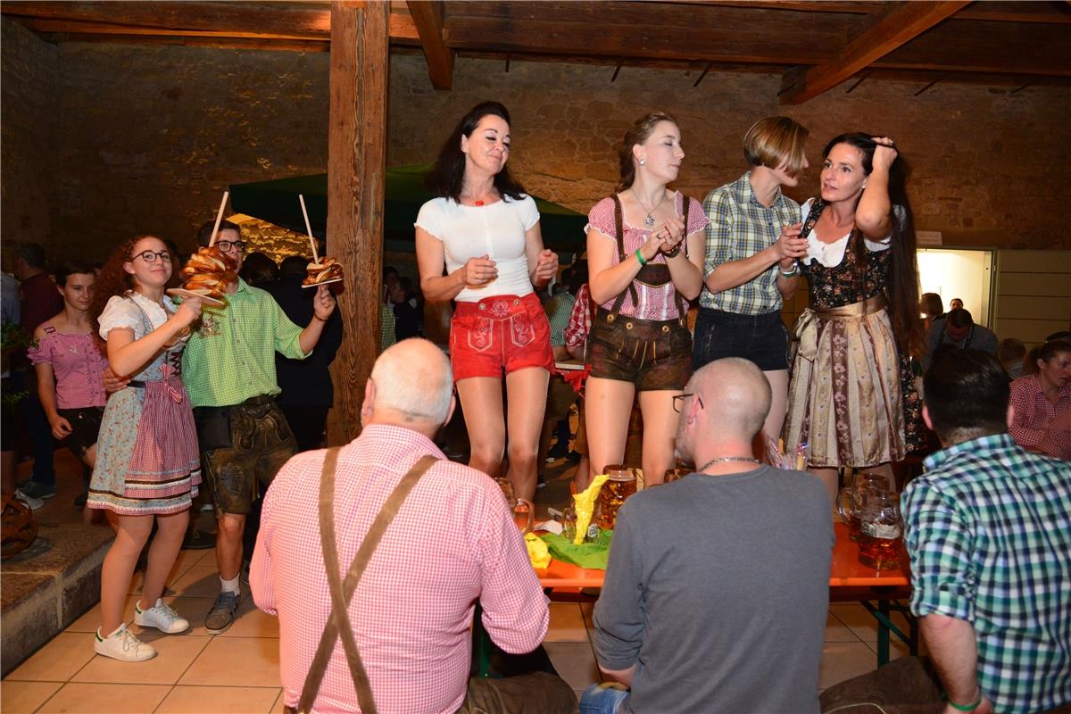 Bondorf Zehntscheuer Dirndl trifft Lederhose, Musikverein / Foto: Holom