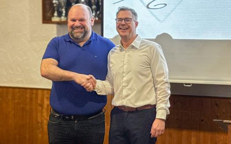 Boris Niethammer (links) übernimmt die Vereinsleitung des TSV Altingen vom langjährigen Vorsitzenden Boris Adam. GB-Foto: gb