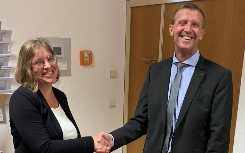 Bürgermeister Welte begrüßte Sylvia Freimann als neue Rätin. GB-Foto: Holzapfel