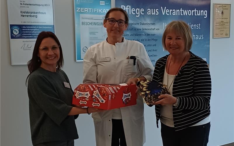 Bürgerstiftung beschenkt Patienten und Personal im Krankenhaus