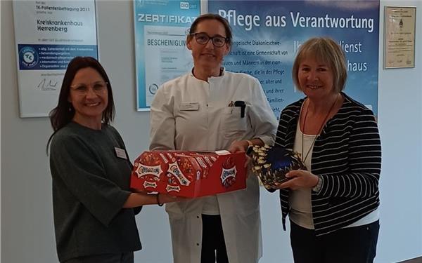 Bürgerstiftung beschenkt Patienten und Personal im Krankenhaus