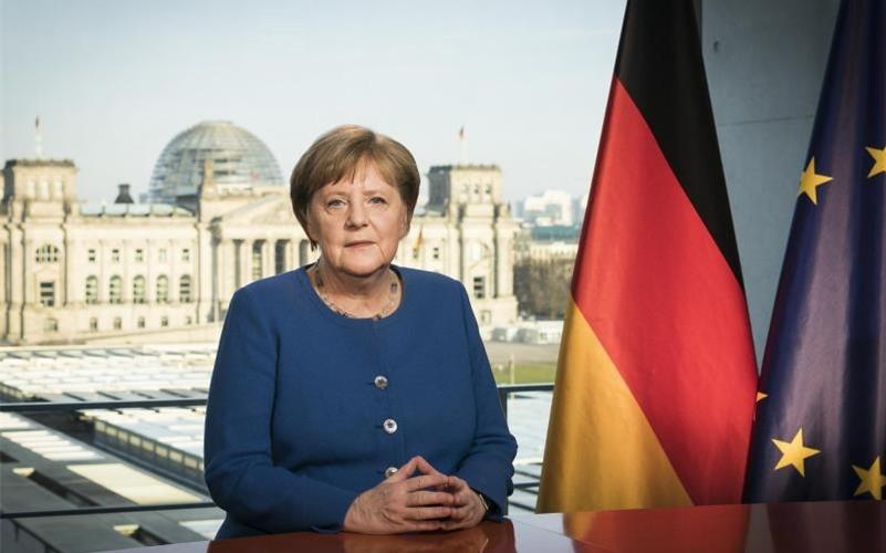 Bundeskanzlerin Angela Merkel (CDU) hält eine Fernsehansprache im Bundeskanzleramt zum Verlauf der Corona-Pandemie. Foto: Steffen Kugler/Bundesregierung /dpa