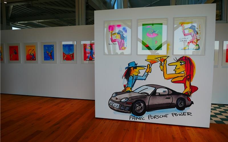 Bunt hingeworfenen Cartoons gleichen Udo Lindenbergs Bilder. Das Neue Kunstmuseum Tübingen widmet dem Musiker eine eigene Ausstellung – und bei der Vernissage hielt der Sänger selbst die Eröffnungsrede. GB-Foto: Morawitzky