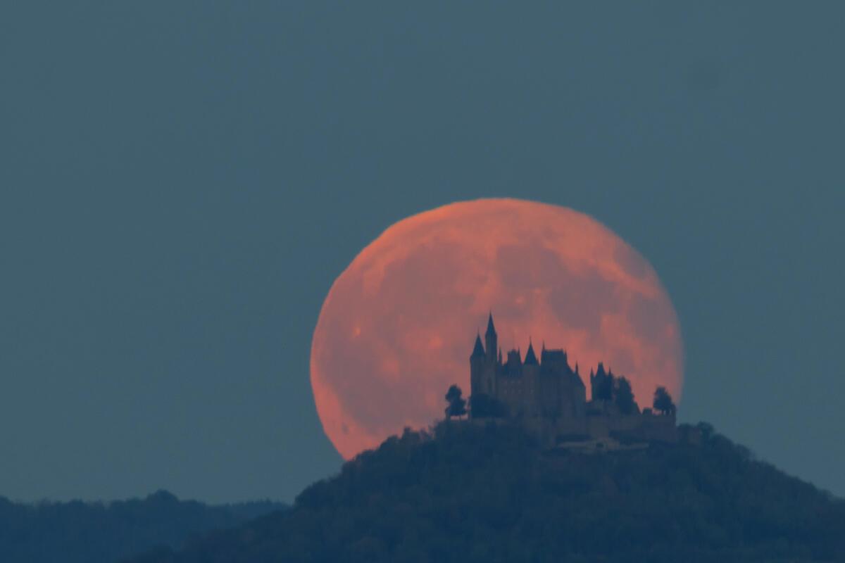 Burg Hohenzollern im Vollmond.  Von Hans-Günter Just aus Herrenberg.