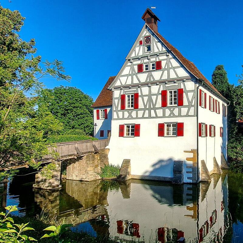 Burg Kalteneck in Holzgerlingen, ein historisches Wasserschloß.  Von Natalie Pol...