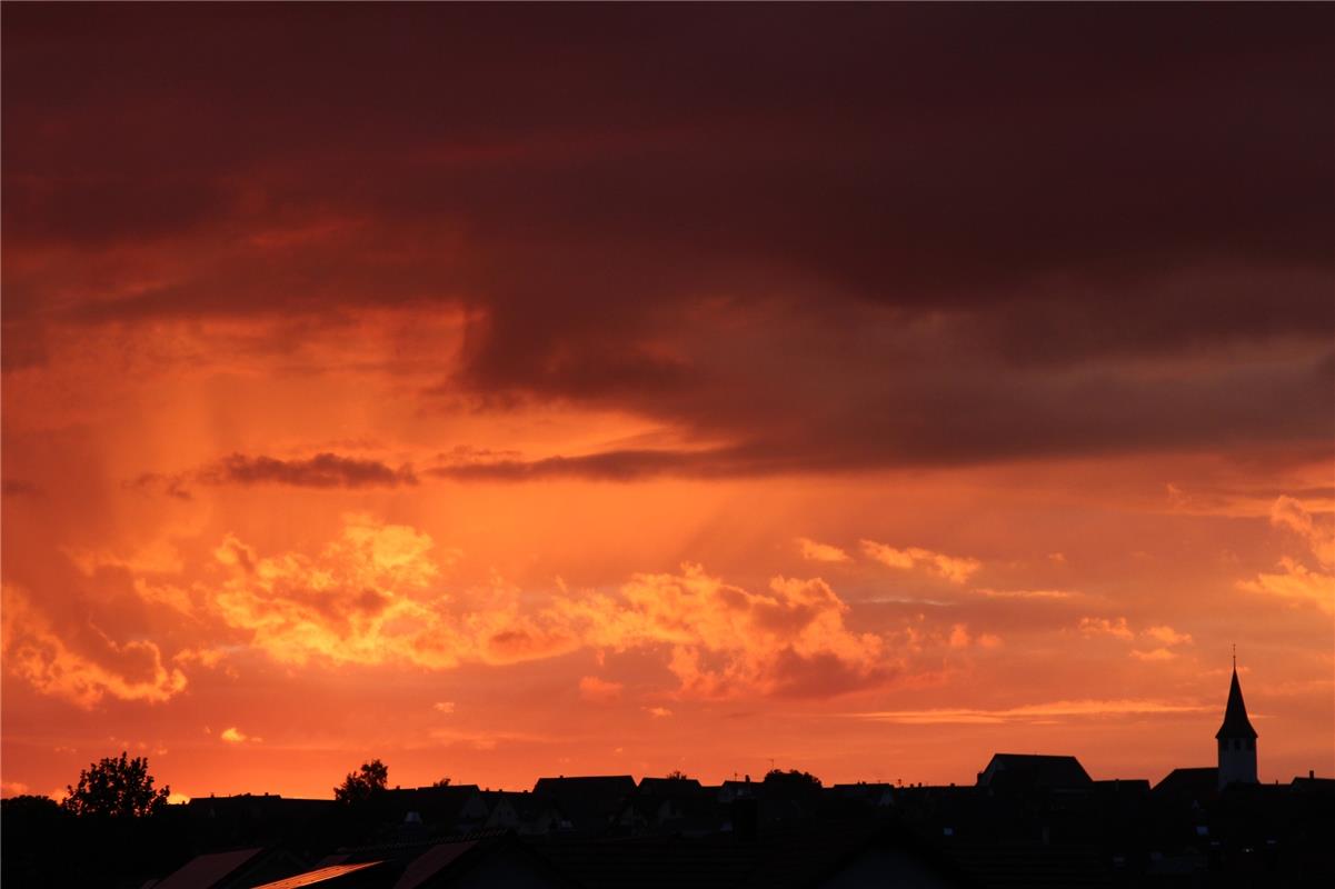 "Burning Sky" in Jettingen, fotografiert von Andreas Hornikel.
