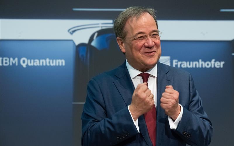 CDU-Kanzlerkandidat Armin Laschet sieht großes Potenzial im Ehninger IBM-Quantencomputer GB-Foto: Vecsey