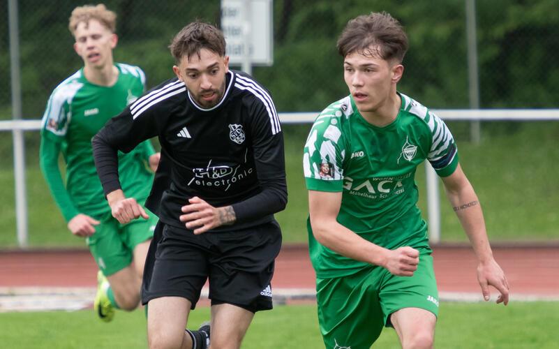 Can Abalioglu (rechts) stellte die Weichen für den VfL Herrenberg auf Sieg. GB-Foto: Vecsey
