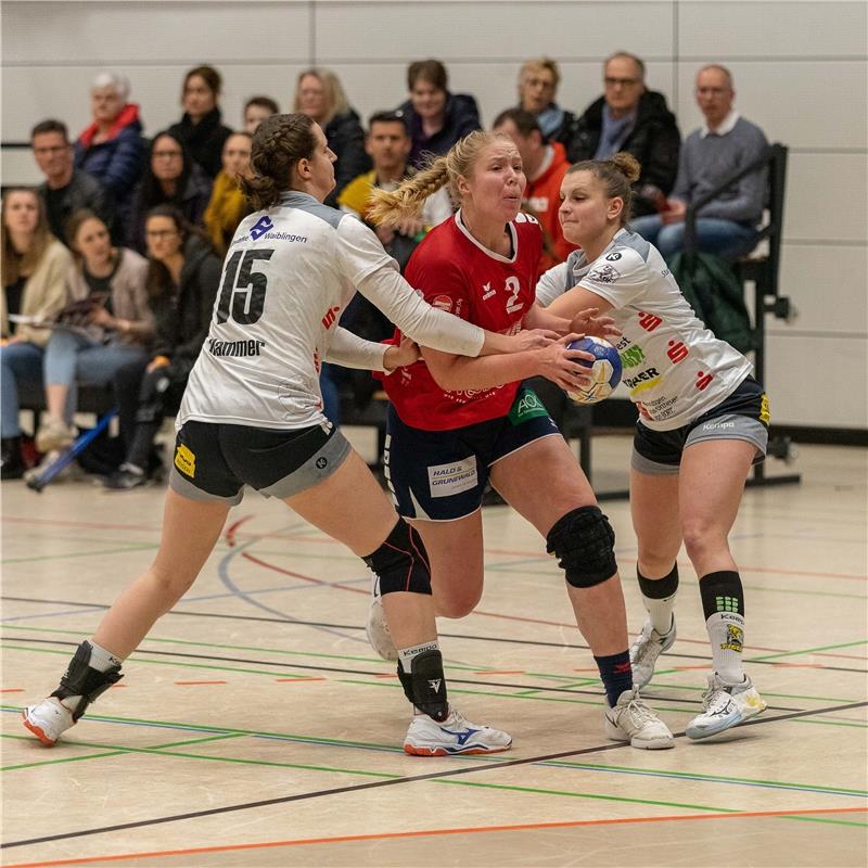 Caren Hammer (VfL Waiblingen #15), Stefanie Schoenberg (SG H2Ku Herrenberg #02) ...