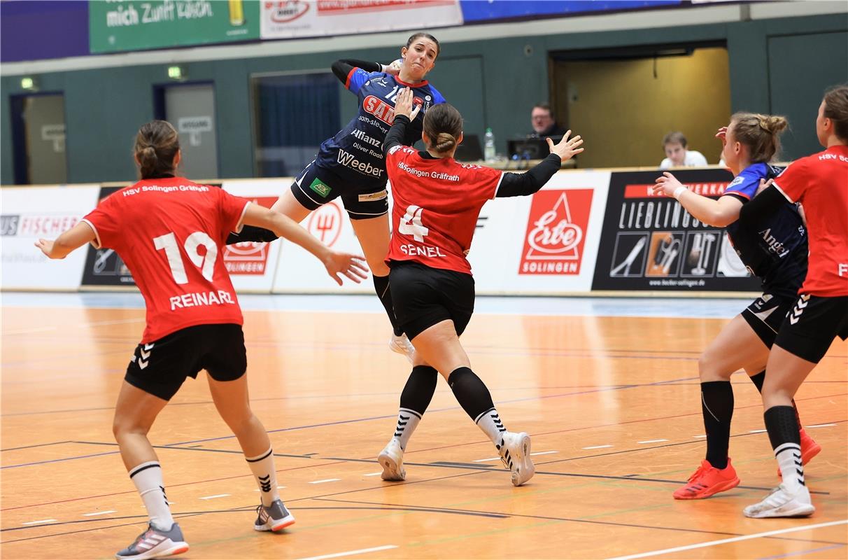 Carina Senel (HSV Solingen-Gräfrath 76 #4) und Lea Neubrander  (SG H2Ku Herrenbe...