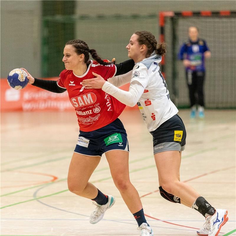 Carolin Tuc (SG H2Ku Herrenberg #07) gegen Caren Hammer (VfL Waiblingen #15) / V...