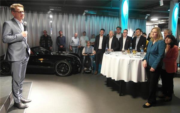 Carsten Linnemann: Hilfe im Landtagswahlkampf für Albrecht Stickel und Regina Dvořák-Vučetić.GB-Foto: Staber