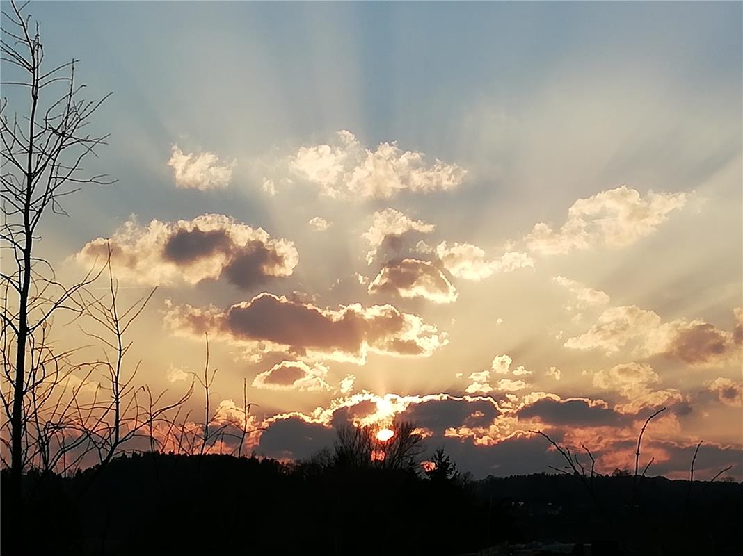 Christine Binder hat inn  Gültstei den Sonnenuntergang mit  Blick Richtung Nebri...