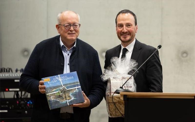 Christoph Traub (rechts) verabschiedet Hans Artschwager. GB-Foto: gb