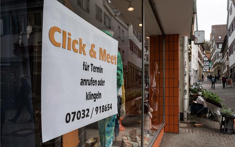 „Click & Meet“: Einkauf in Corona-Zeiten in der Herrenberger AltstadtGB-Foto (Archiv): Schmidt