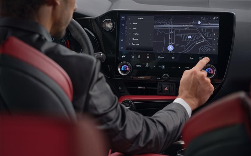 Cockpit-Gestaltung nach dem neuen Tazuna-Konzept im Lexus NX