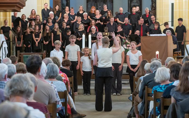 „Coro Castagneto“ und sein Kinderchor gaben in der Stiftskirche den Ton an. GB-Foto: Vecsey