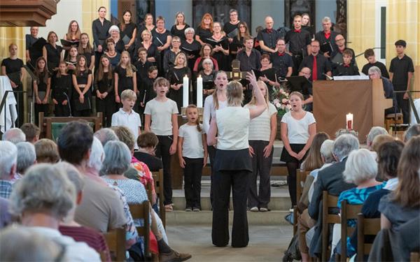 „Coro Castagneto“ und sein Kinderchor gaben in der Stiftskirche den Ton an. GB-Foto: Vecsey