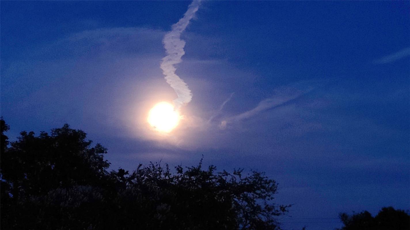 Da raucht wohl einer auf dem Mond? Von Klaus Rentschler aus Gäufelden-Nebringen.