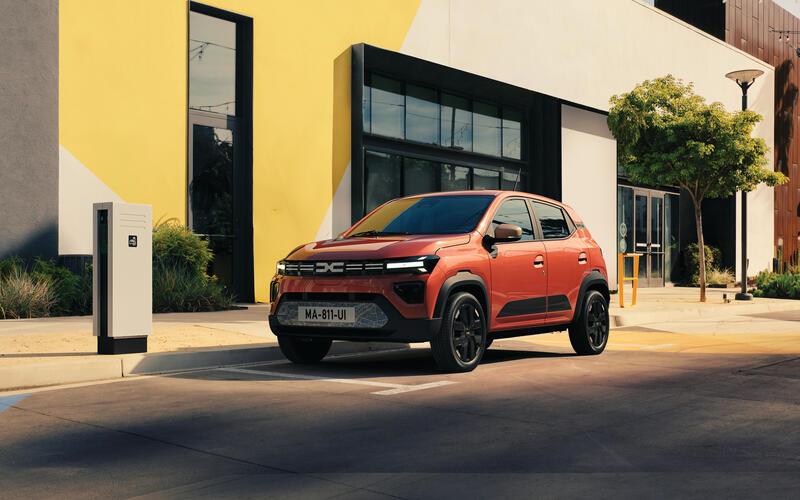 Dacia Spring: Robuster und selbstbewusster Stil mit stärker ausgeformter Motorhaube. GB-Fotos