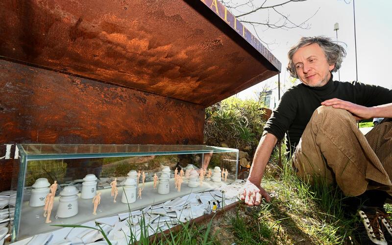 Daniel Schürer und seine „Tesouro de Mosteiro“-Ausstellung in Miniaturform. GB-Foto: Holom