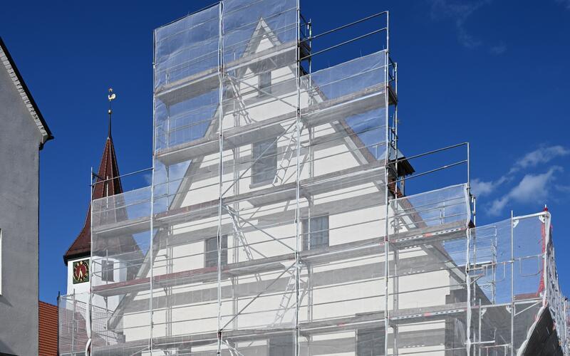 Das Alte Rathaus am Oberjettinger Marktplatz wird zur Mensa und Ganztagsbetreuungseinrichtung der Decker-Hauff-Grundschule. GB-Foto: Reichert