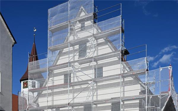 Das Alte Rathaus am Oberjettinger Marktplatz wird zur Mensa und Ganztagsbetreuungseinrichtung der Decker-Hauff-Grundschule. GB-Foto: Reichert