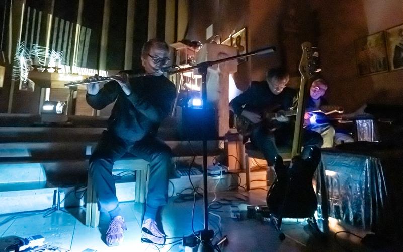 Das Ensemble „Frood of the Loop“ um den Affstätter Querflötisten Alexander Mink trat in der St.-Josefs-Kirche auf. GB-Foto: Vecsey