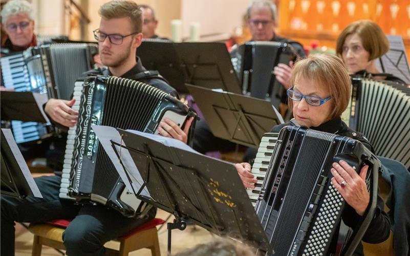 Das Erste Orchester spielte zum Auftakt ein Stück aus Schweden. GB-Foto: Vecsey