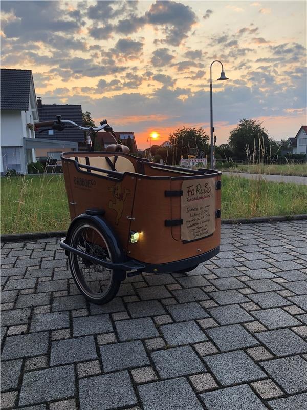 Das FaRiBo (Fahrrad-Rikscha-Bondorf) bei Sonnenaufgang im Einsatz für Gäubote & ...