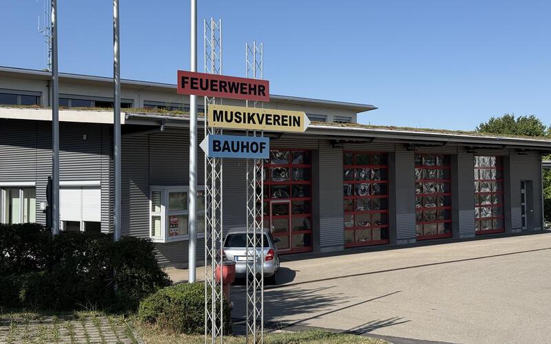 Das Feuerwehrhaus und der Bauhof sollen auf energetische Möglichkeiten wie Photovoltaik oder Strom-Cloud-Lösungen abgeklopft werden. GB-Foto: Priestersbach