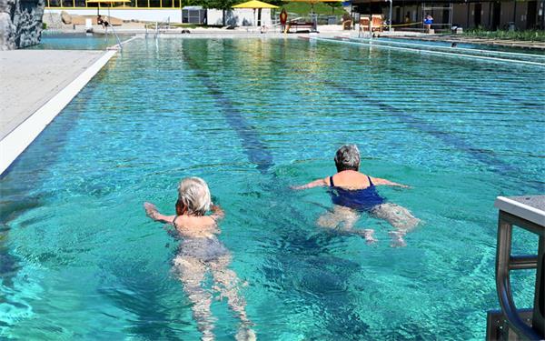 Das Frühschwimmen passt sich an die Öffnungszeiten an. GB-Foto (Archiv): Holom