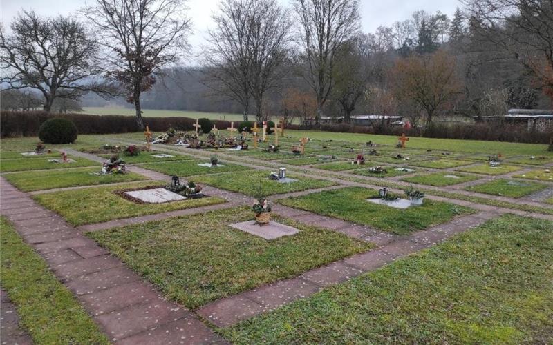 Das Grabfeld 127 ist leichter erreichbar beim Nufringer Friedhof. GB-Fotos: gb