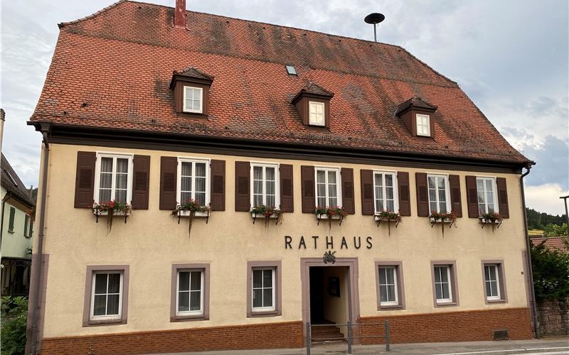 Das Gültlinger Rathaus soll umgebaut und saniert werden. GB-Foto: Priestersbach