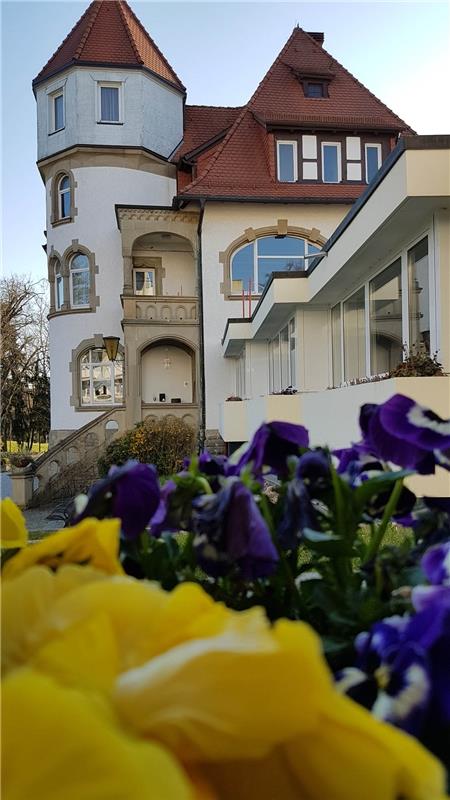 Das Gültsteiner Erholiungsheim mit Blütenpracht, hochgeladen von Günter Spannagl...